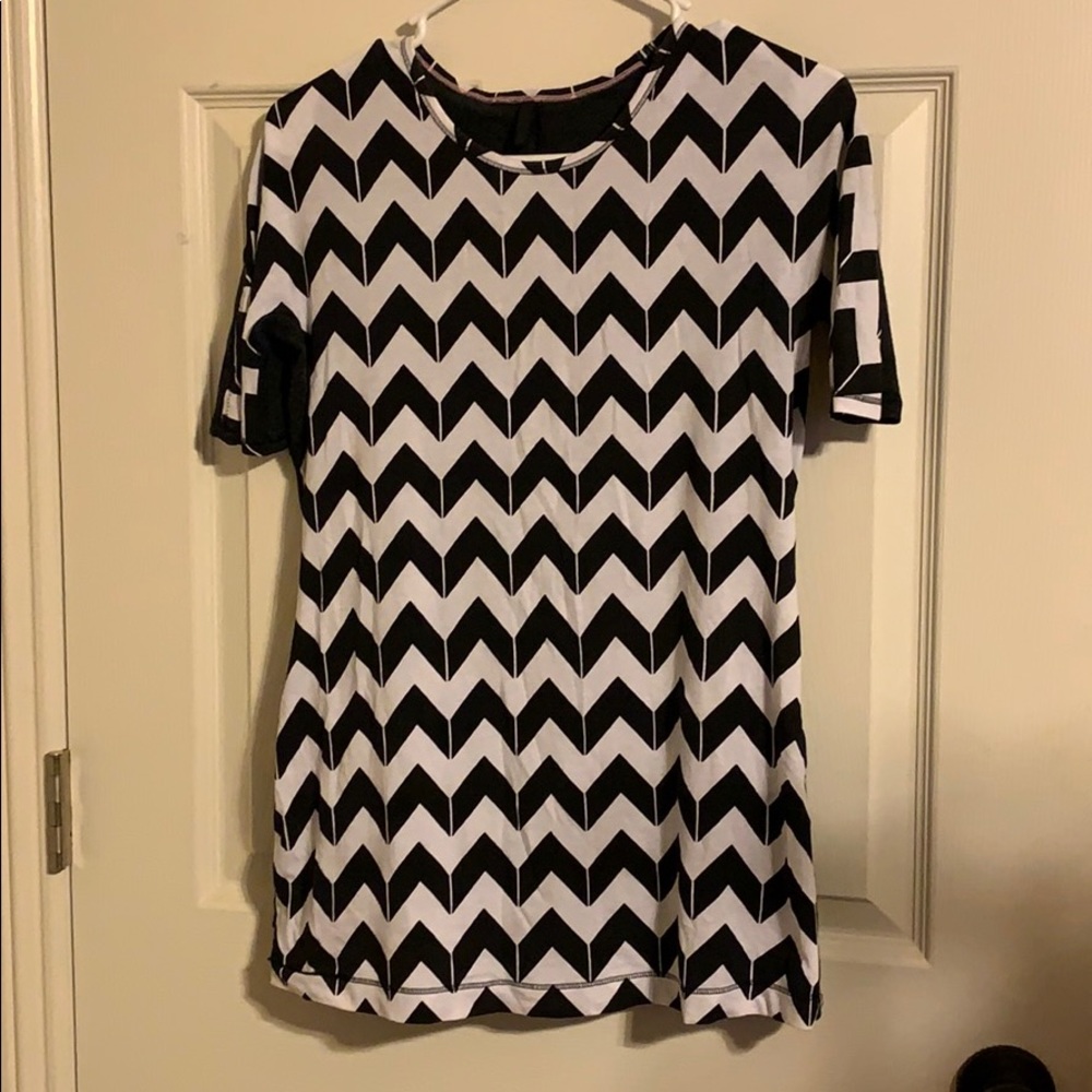 Lululemon Chevron Tee Sz 6